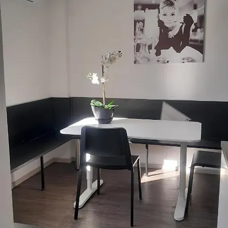 Apartma Ana Копер